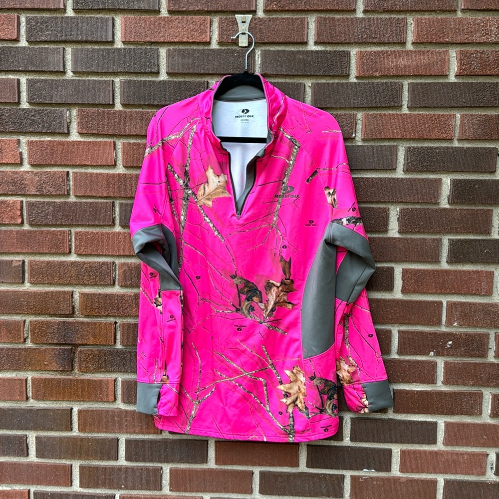 Mossy Oak pink and camo half zip pull over EUC like new